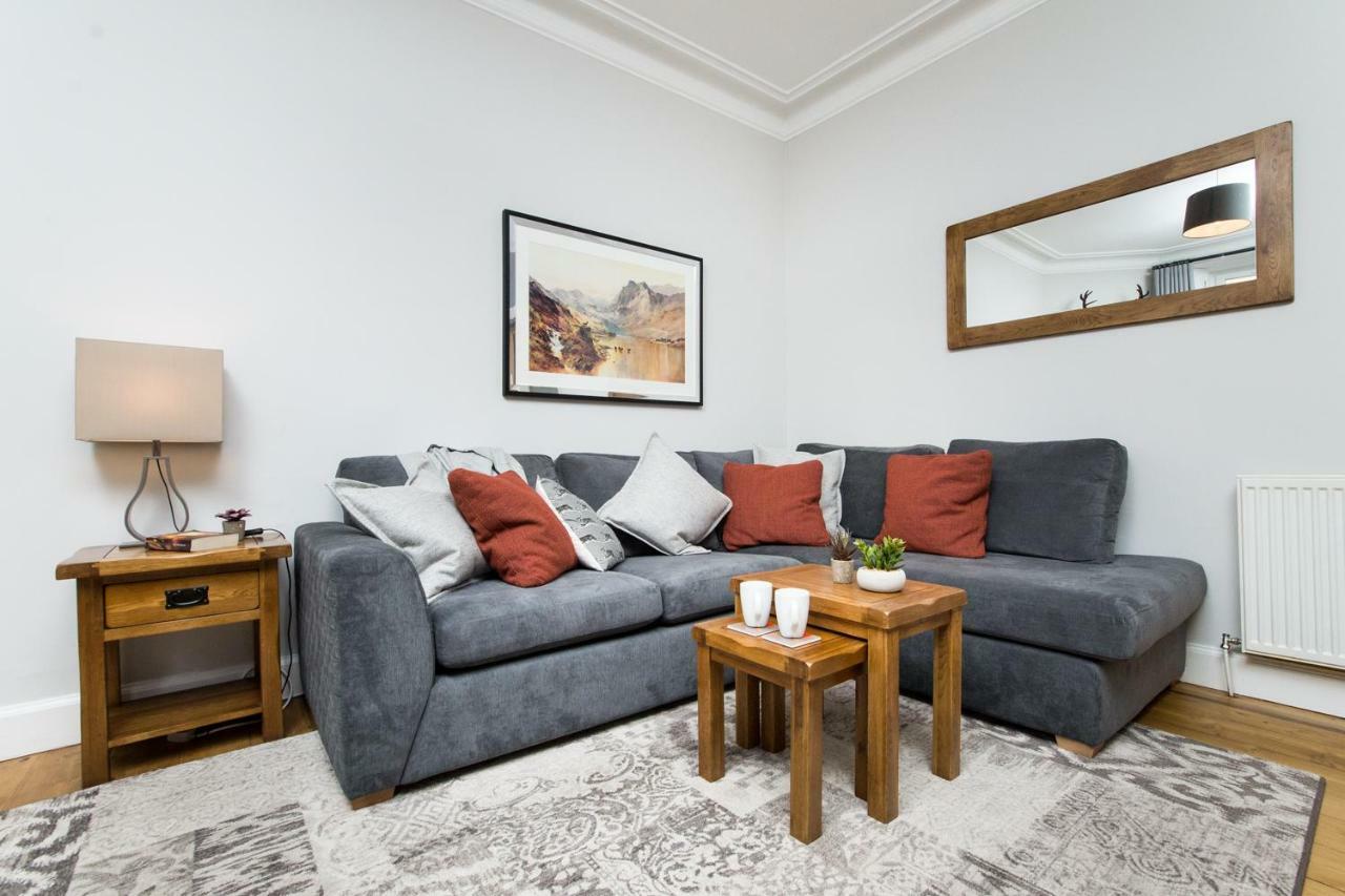 Beautiful, Traditional 2 Bedroom Main Door Flat * Édimbourg