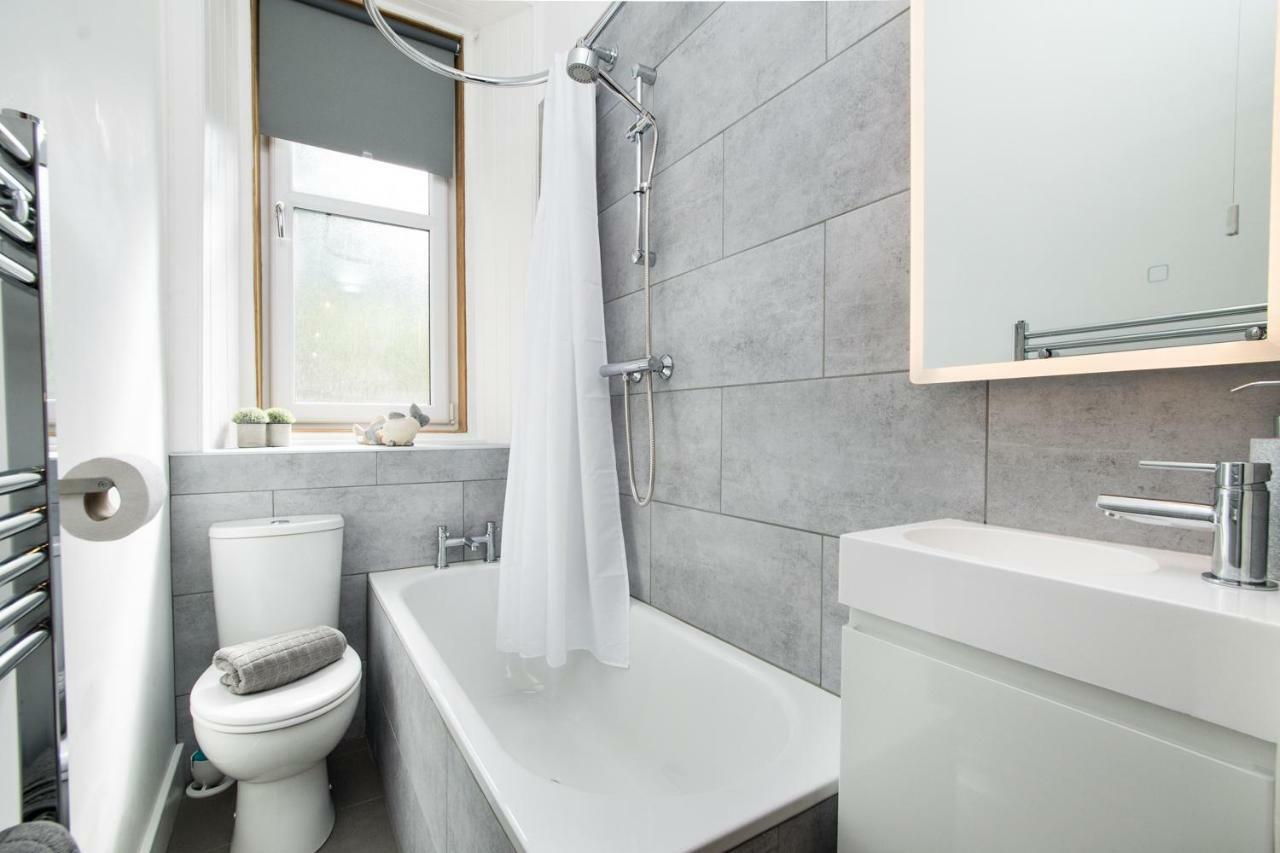 Beautiful, Traditional 2 Bedroom Main Door Flat Appartement Édimbourg