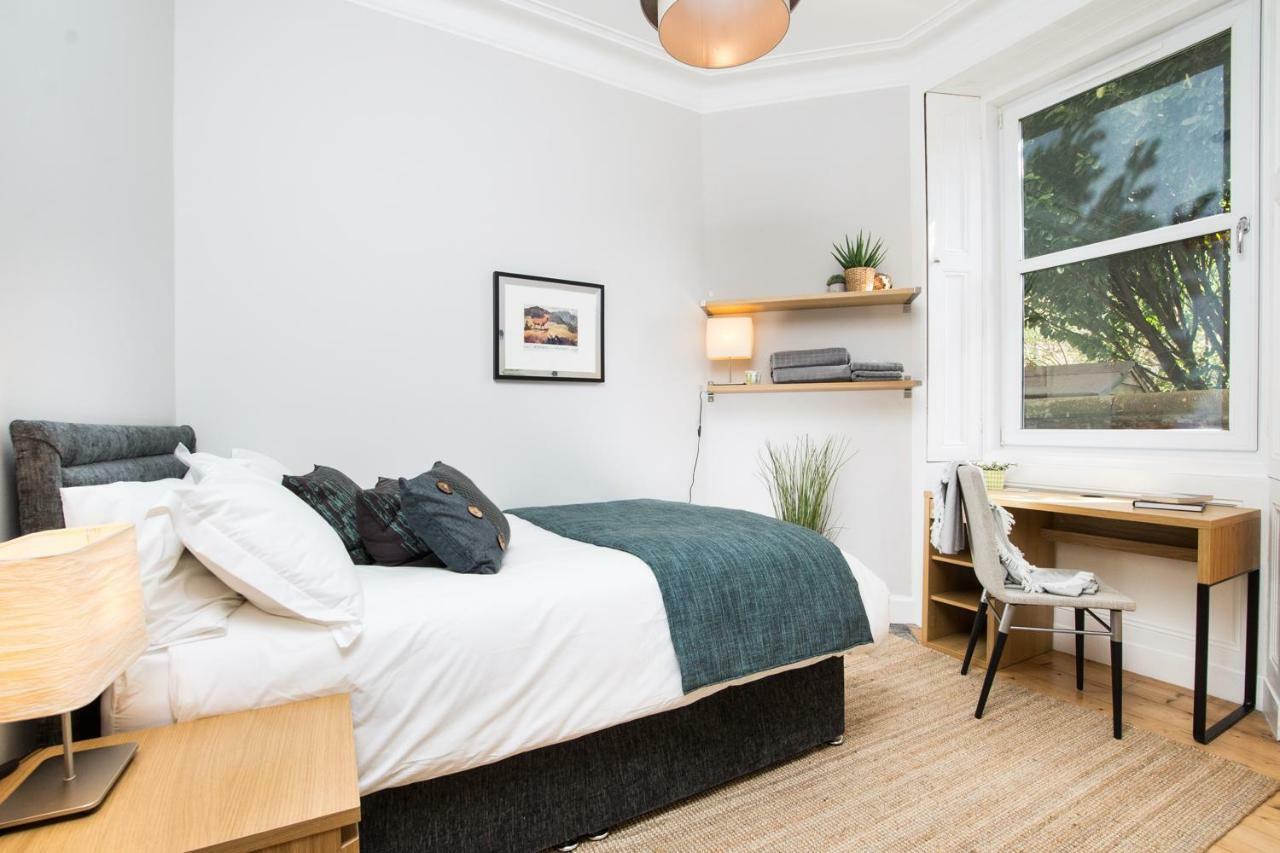 Beautiful, Traditional 2 Bedroom Main Door Flat Édimbourg