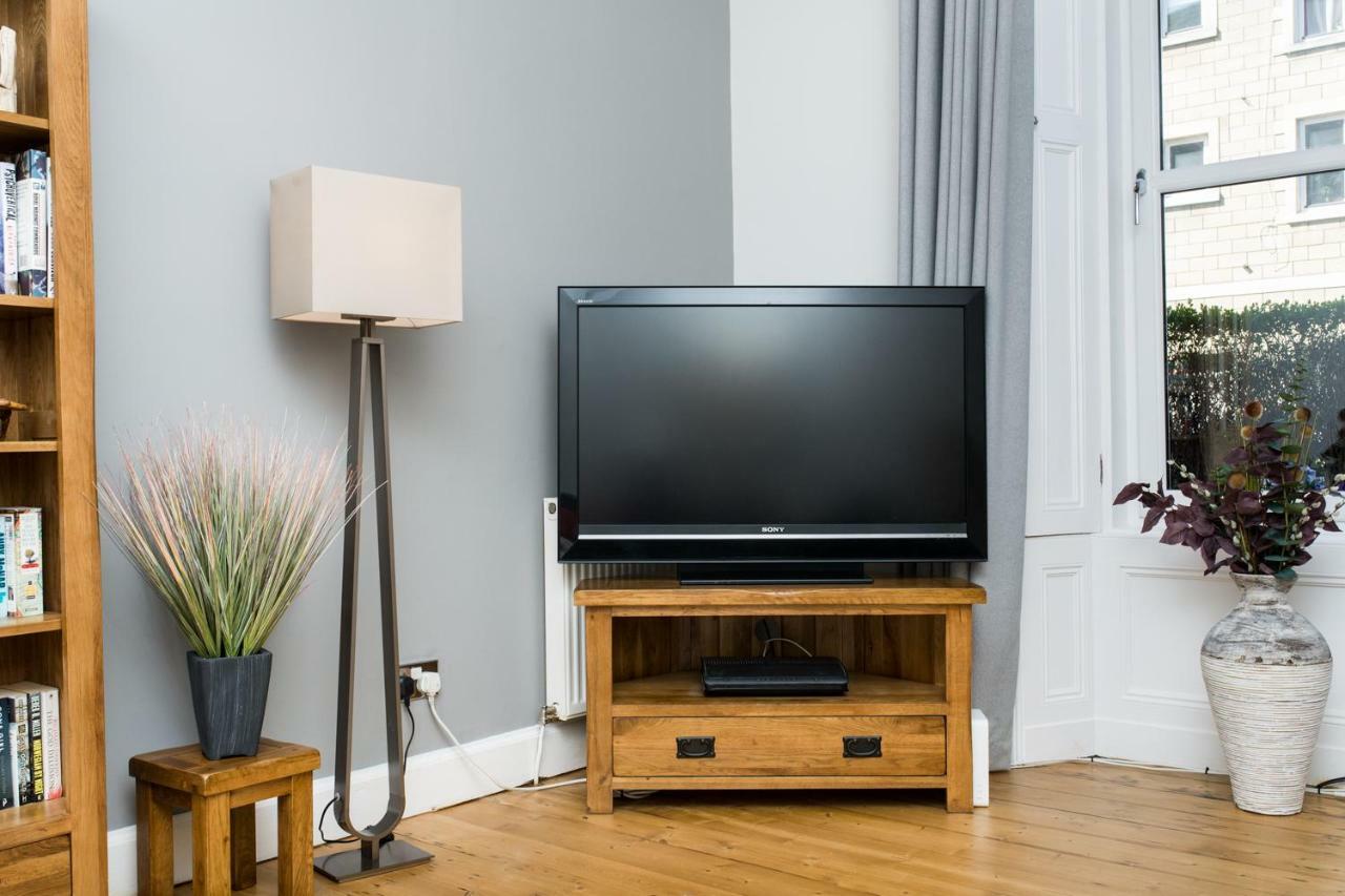 Beautiful, Traditional 2 Bedroom Main Door Flat Édimbourg