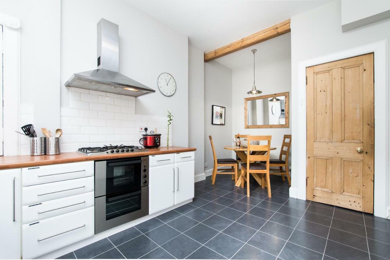 Appartement Beautiful, Traditional 2 Bedroom Main Door Flat *